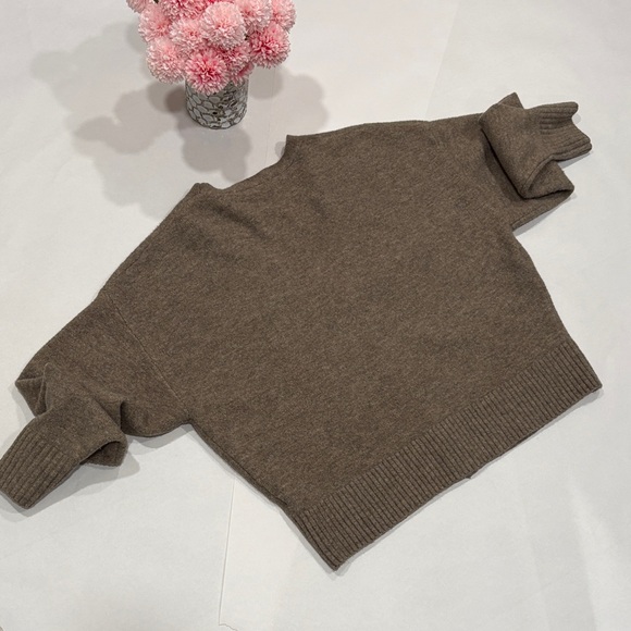 ZARA V-Neck Button-Up Sweater - Picture 6 of 10